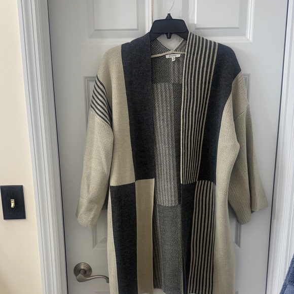 JODIFL Sweaters - JODIFL Gray and Cream oversized Cardigan